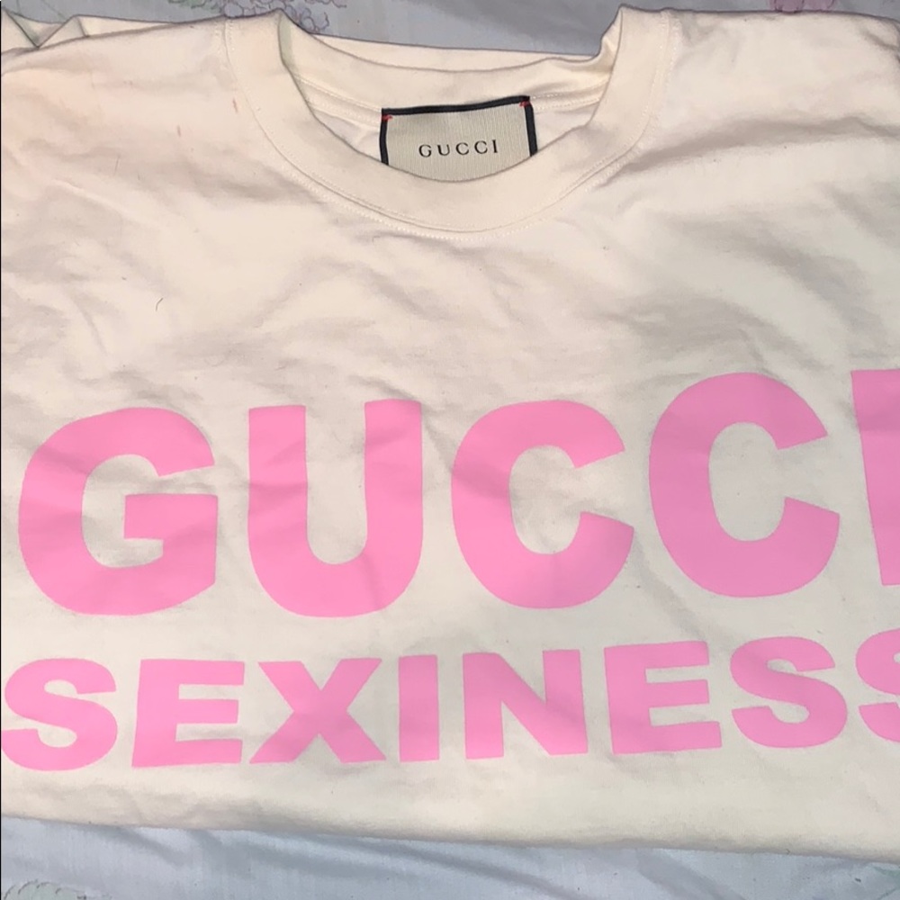 Men’s Gucci sexiness t shirt medium